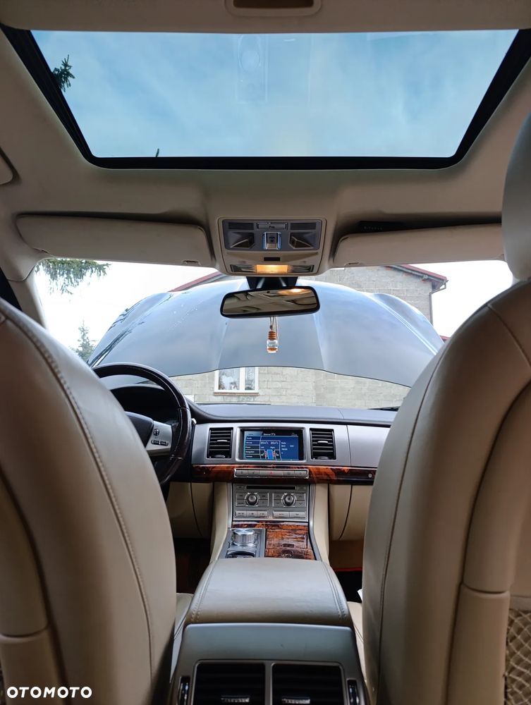 Jaguar XF 3.0 V6 Luxury - 10