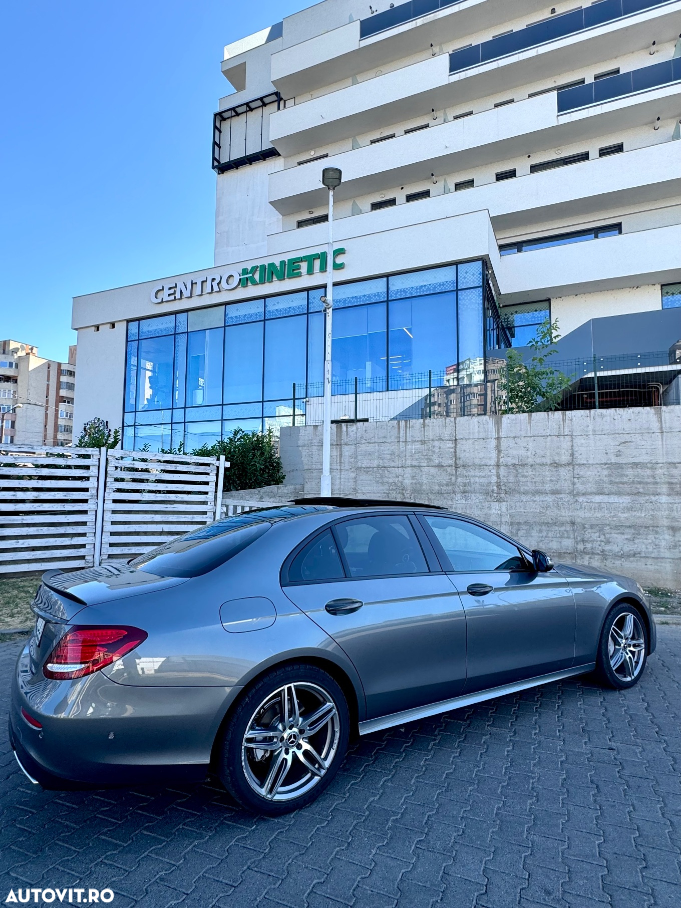 Mercedes-Benz E 300 9G-TRONIC AMG Line - 3