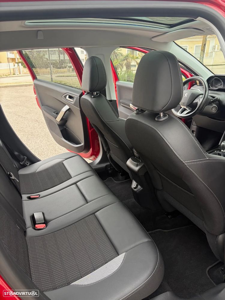 Peugeot 2008 1.2 PureTech Allure EAT6 - 8