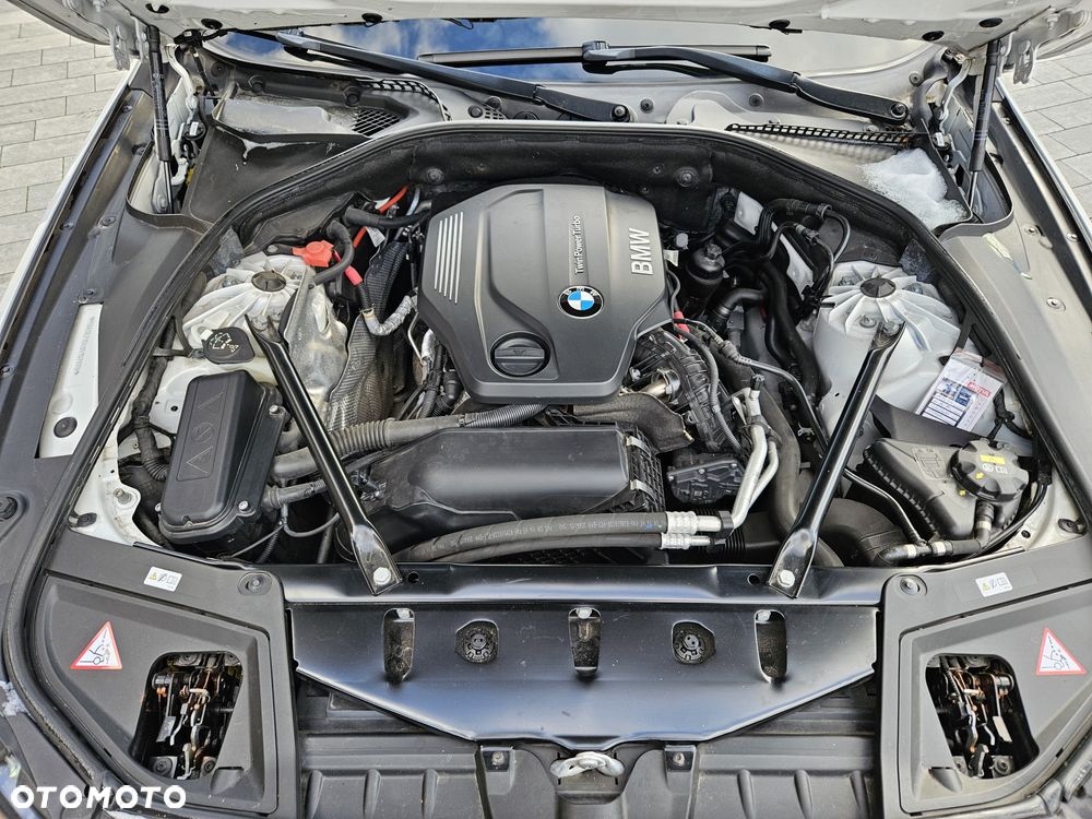 BMW Seria 5 520d xDrive - 17