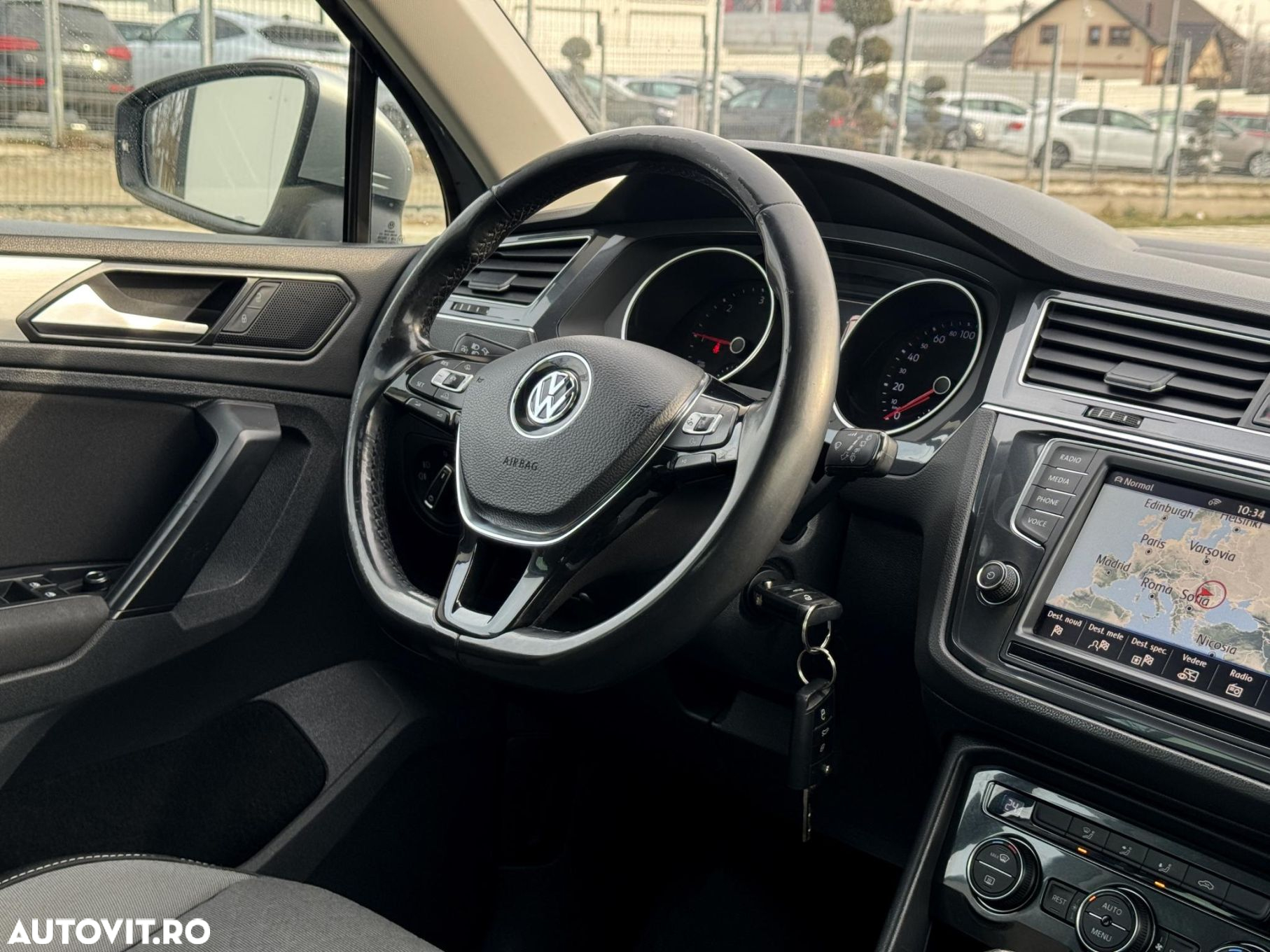 Volkswagen Tiguan - 8