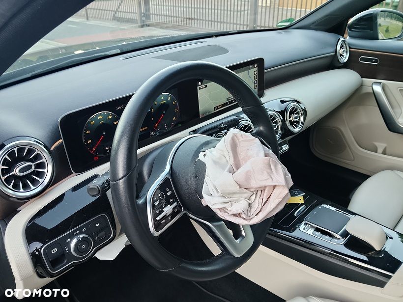 Mercedes-Benz Klasa A 200 7G-DCT Special Edition - 18