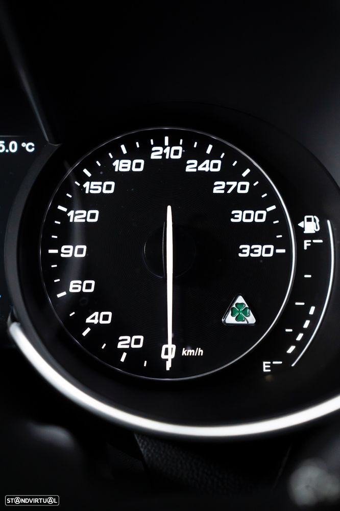 Alfa Romeo Giulia 2.9 V6 Bi-Turbo AT8 Quadrifoglio - 23