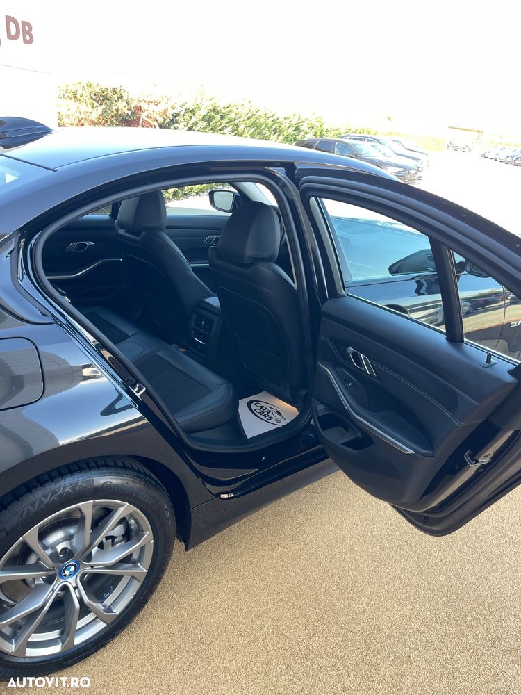 BMW Seria 3 330e Aut. Sport Line - 20
