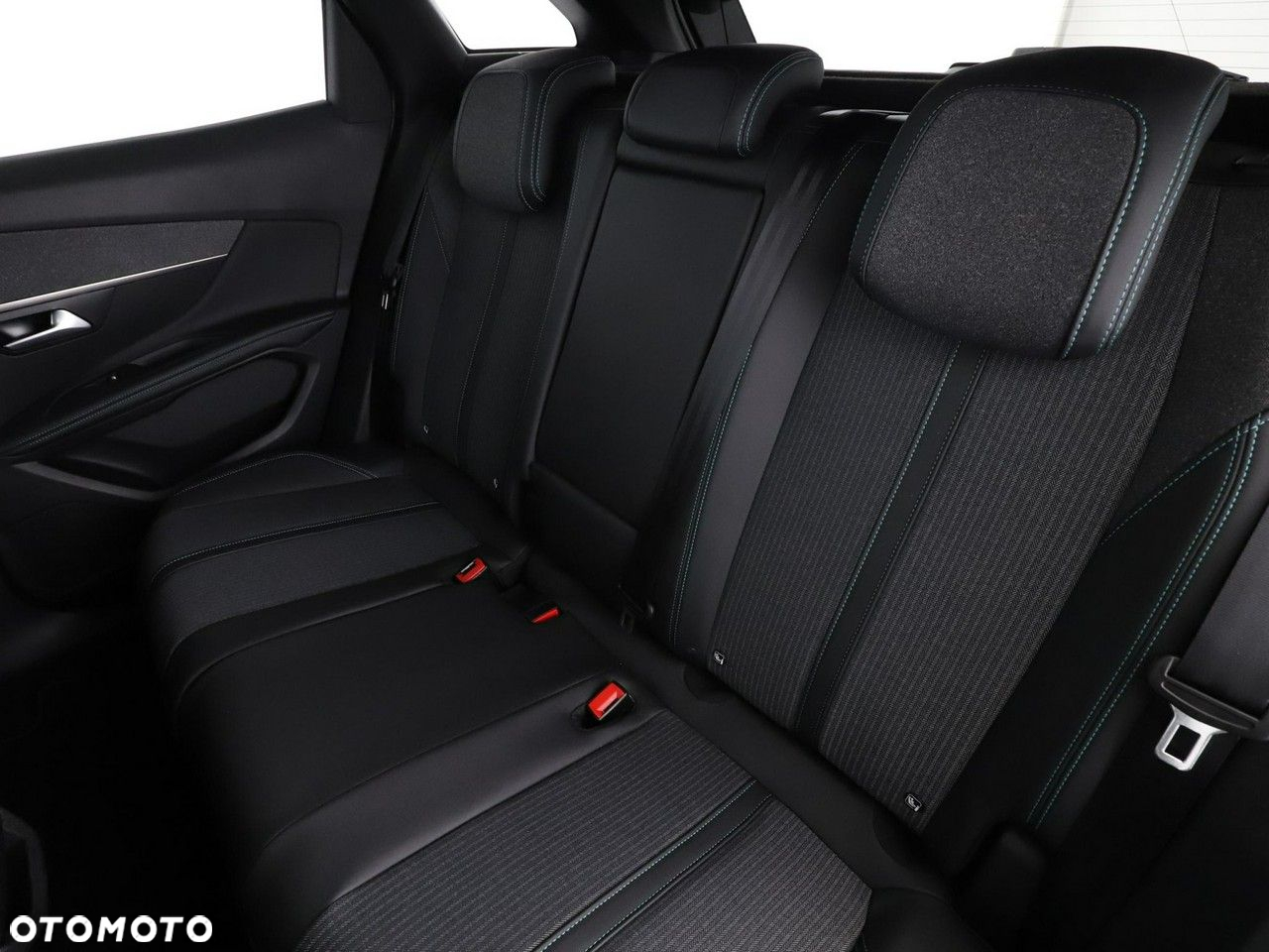 Peugeot 3008 PureTech 130 Stop & Start GPF EAT8 Allure Pack - 17