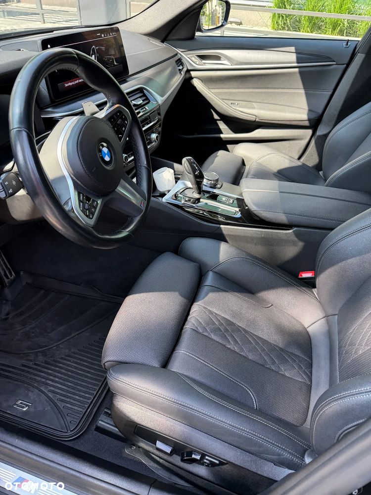 BMW Seria 5 520d xDrive mHEV - 10