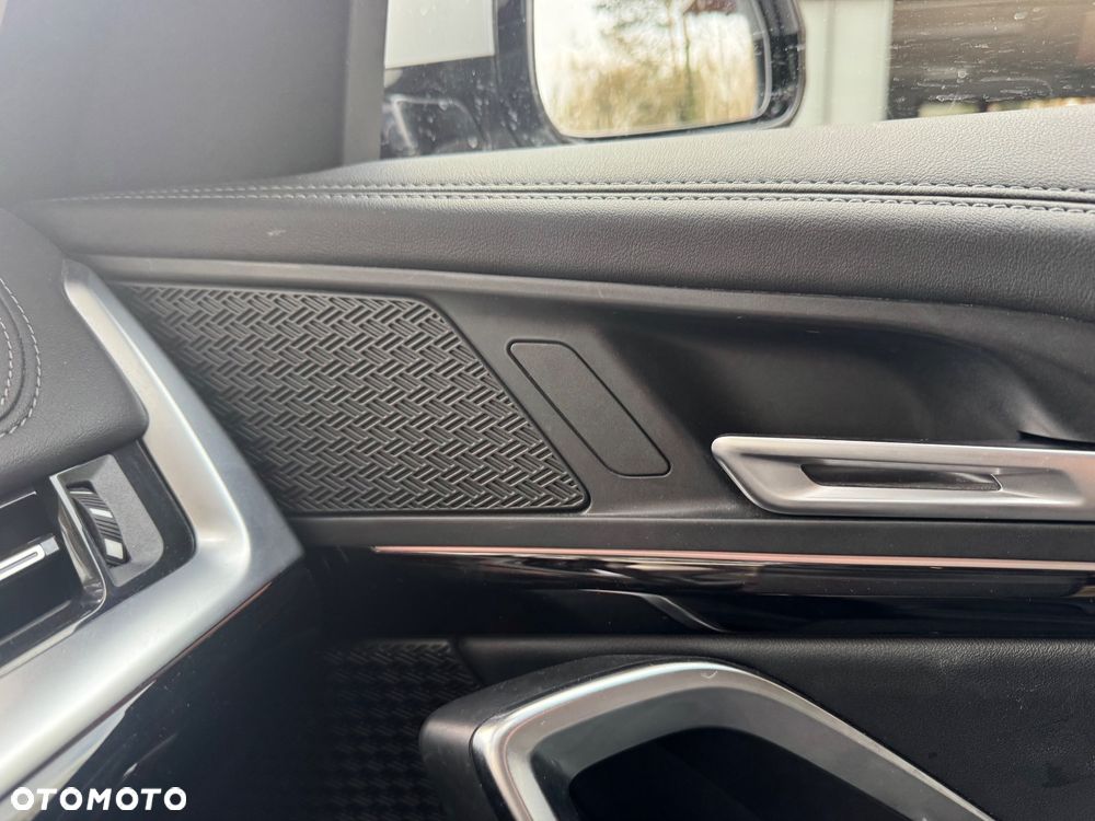 BMW iX1 xDrive30 66.5kWh xLine - 32