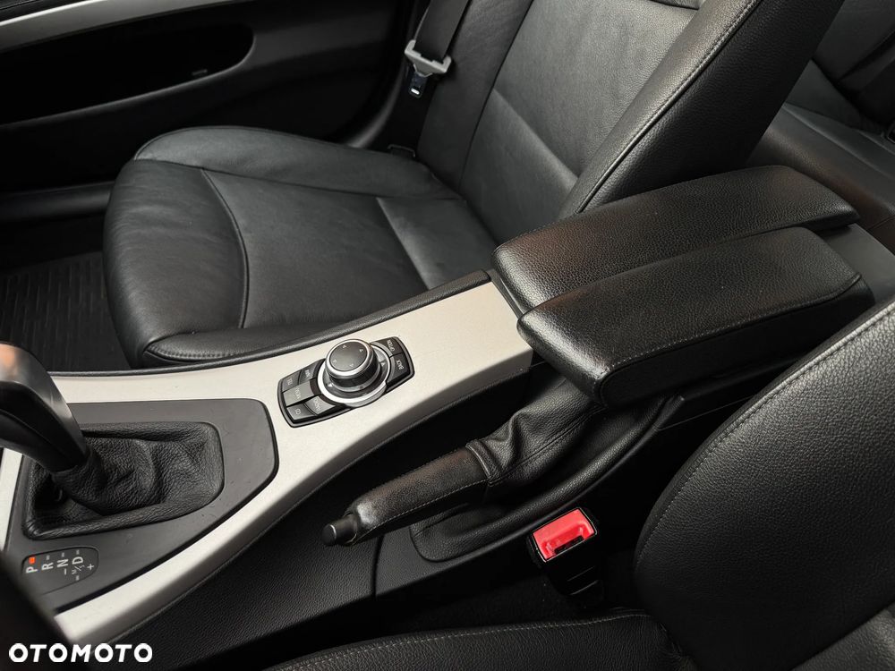 BMW Seria 3 320i Edition Exclusive - 17