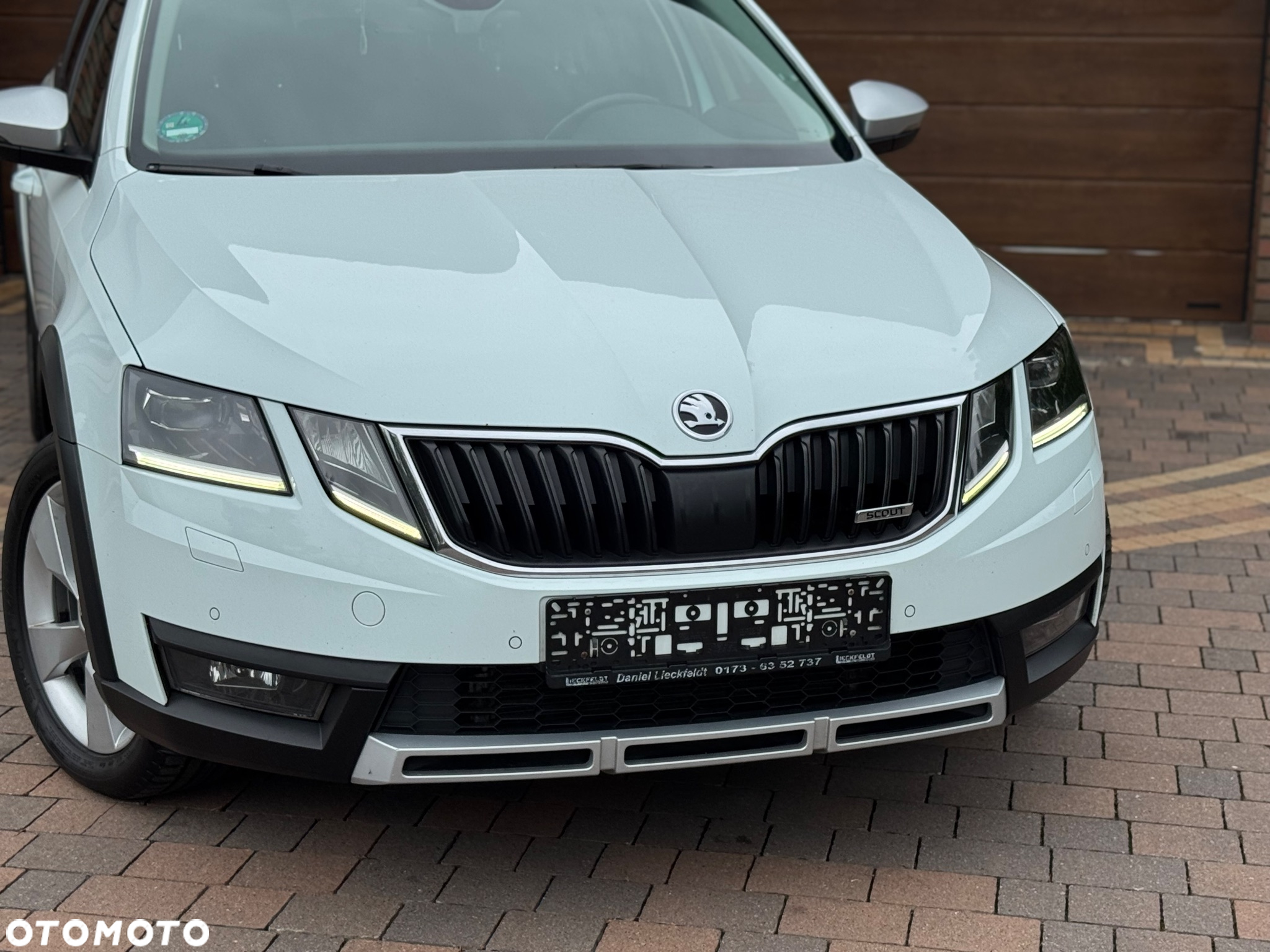 Skoda Octavia Combi 2.0 TDI DSG 4x4 Scout - 3