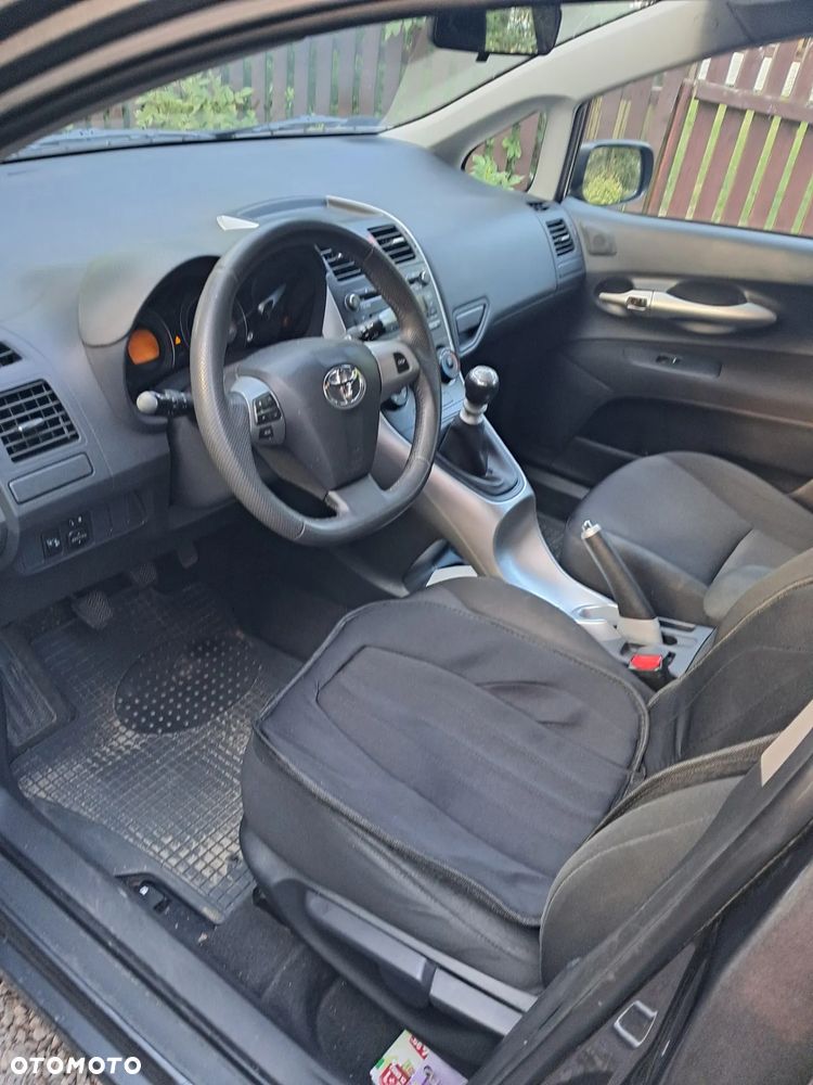 Toyota Auris 2010 photo 3