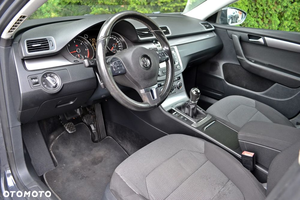 Volkswagen Passat - 10