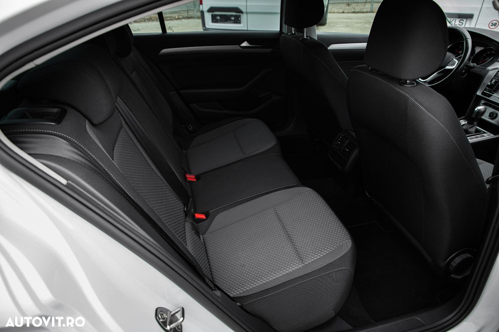 Volkswagen Passat 2.0 TDI DSG Comfortline - 11