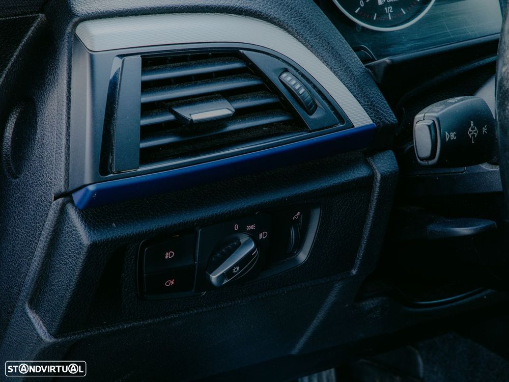 BMW 116 d Pack M - 19