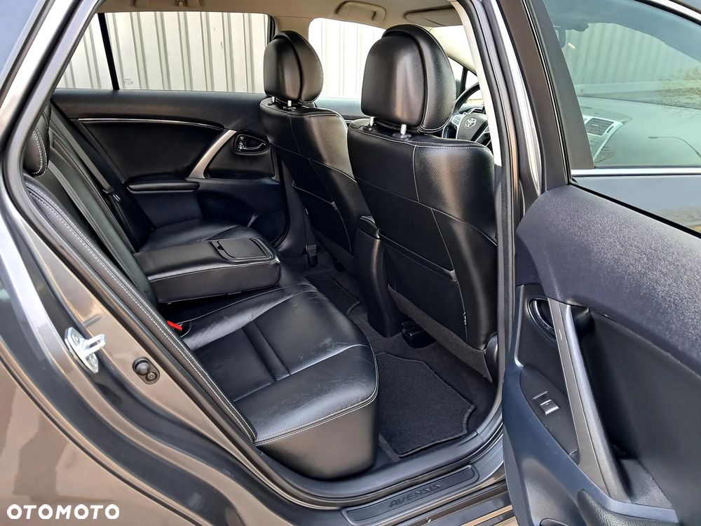 Toyota Avensis 2.0 D-4D Executive - 24