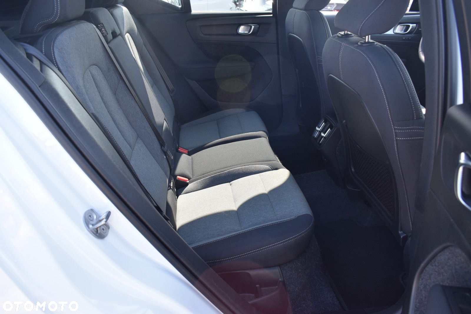 Volvo XC 40 - 18