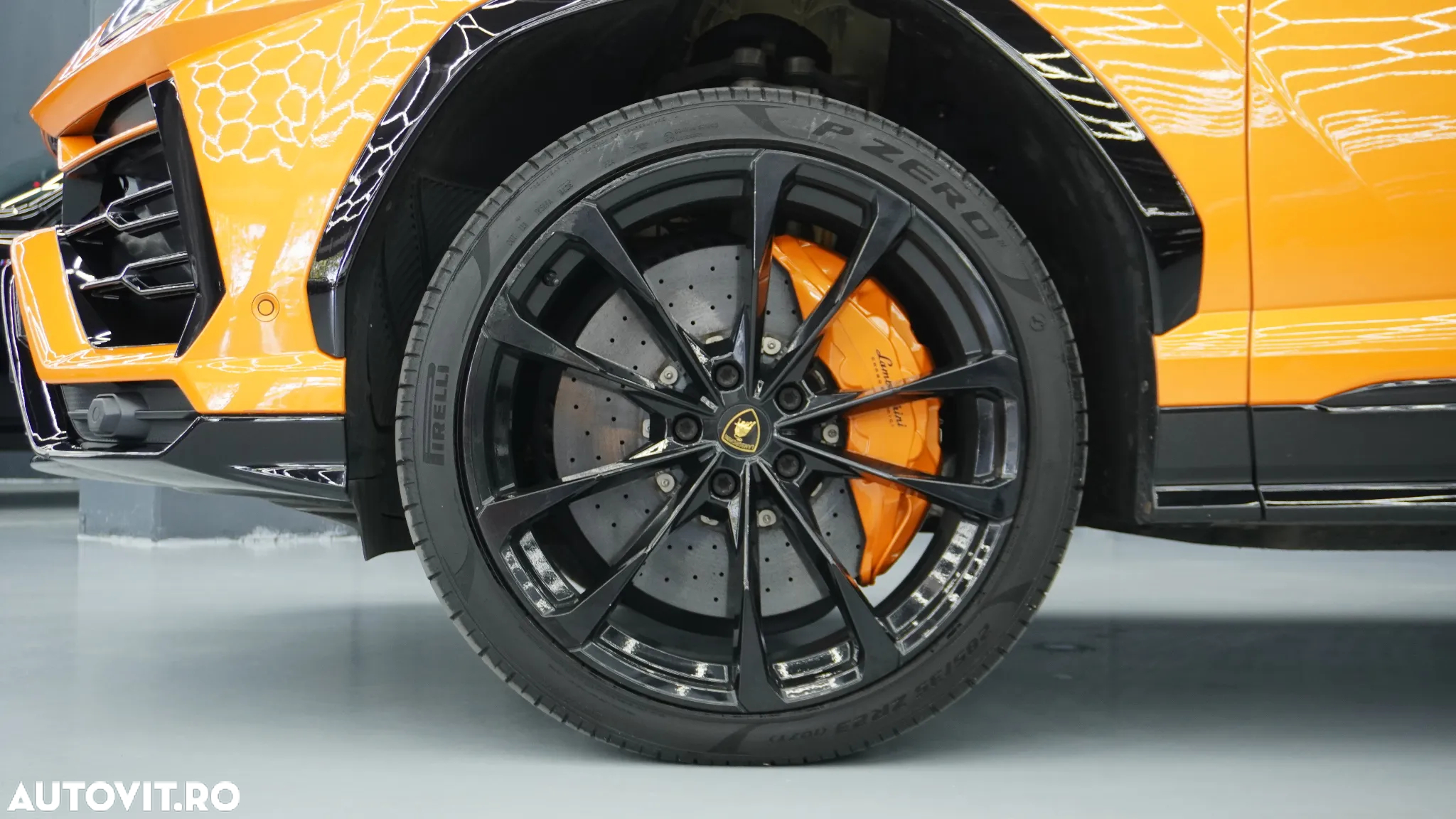 Lamborghini URUS Standard - 32