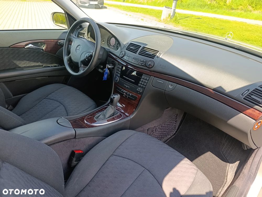Mercedes-Benz Klasa E 220 CDI Automatik Classic DPF BusinessEDITION - 19