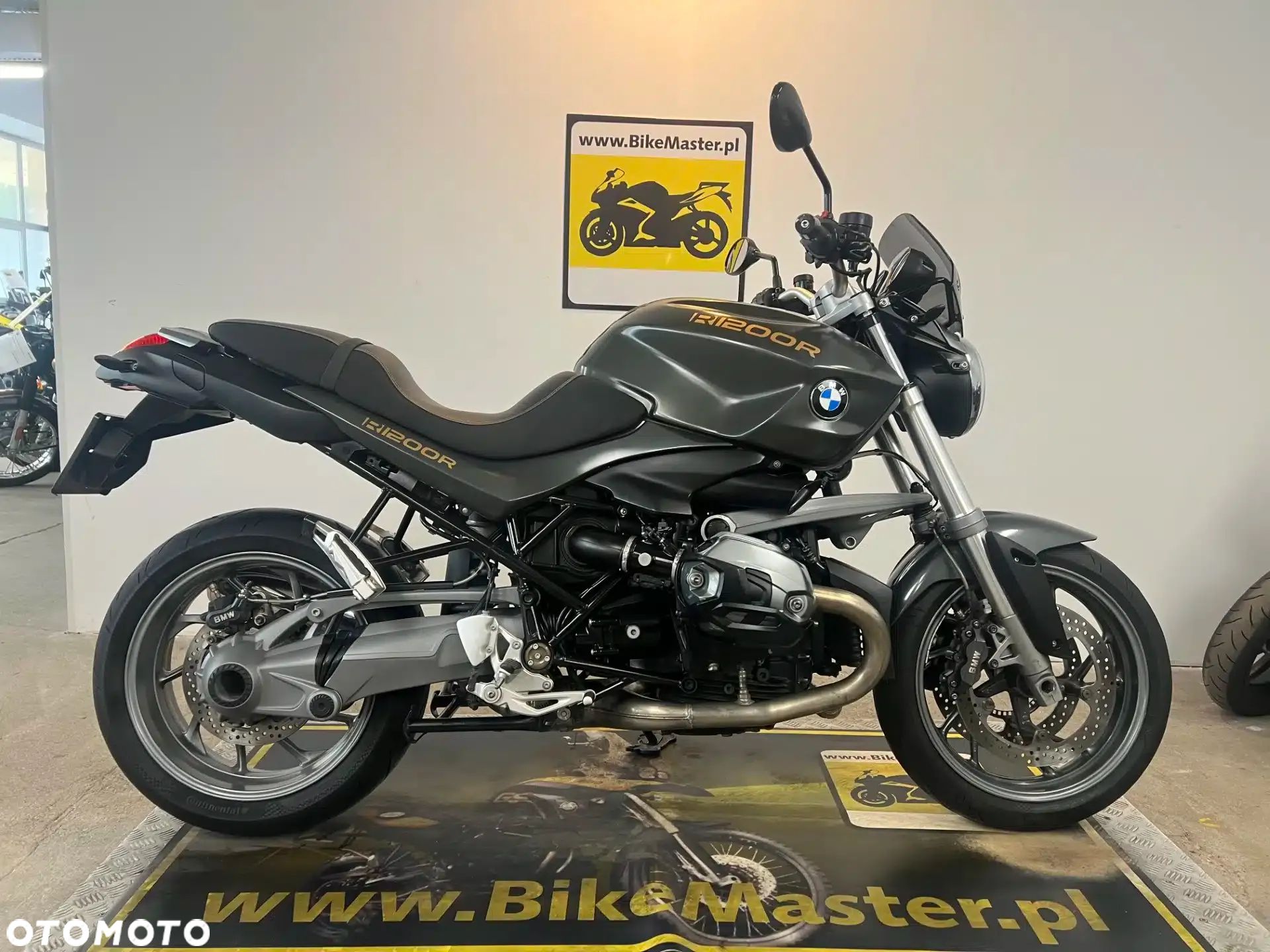 BMW R - 1