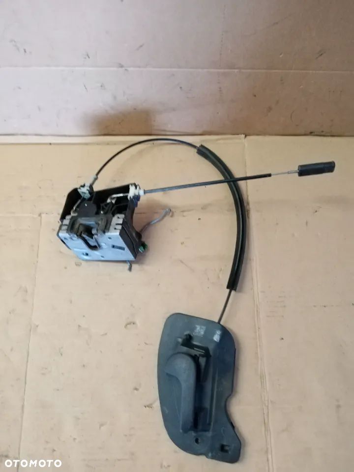 Zamek drzwi prawy przód klamka Opel Corsa C 24434883 - 2