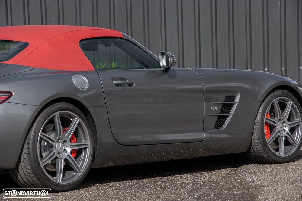 Mercedes-Benz SLS 63 AMG Roadster - 29