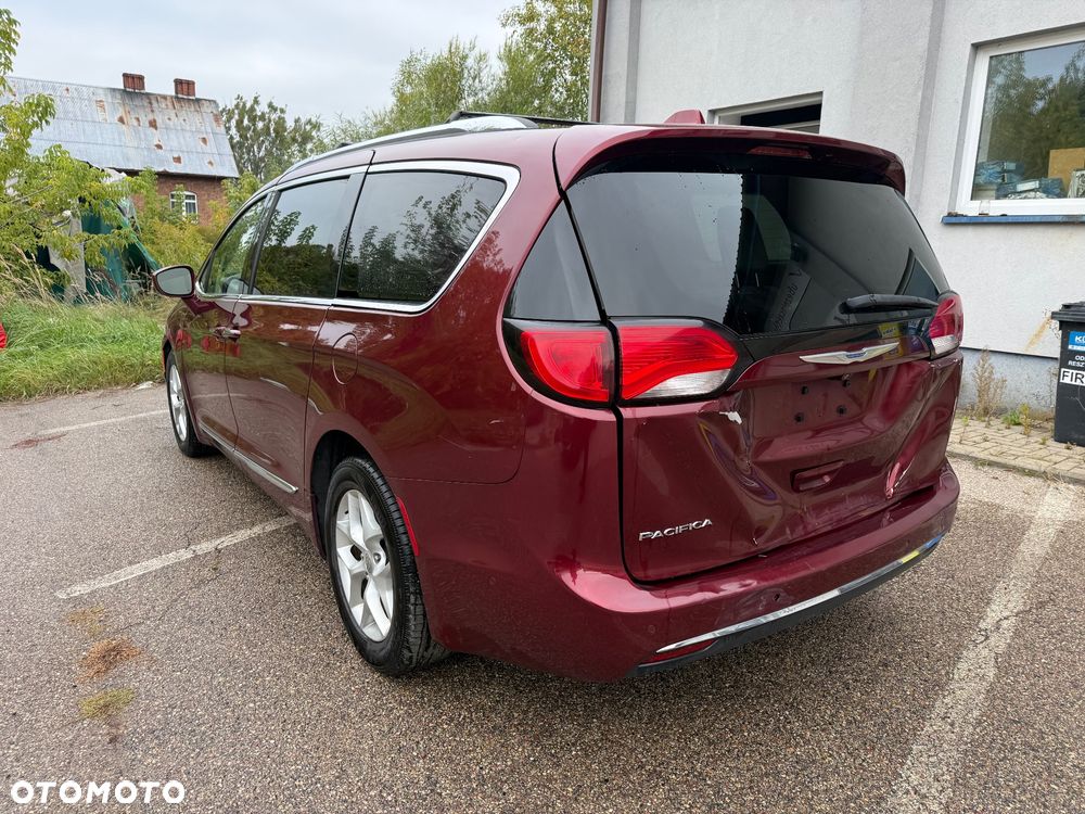 Chrysler Pacifica - 10