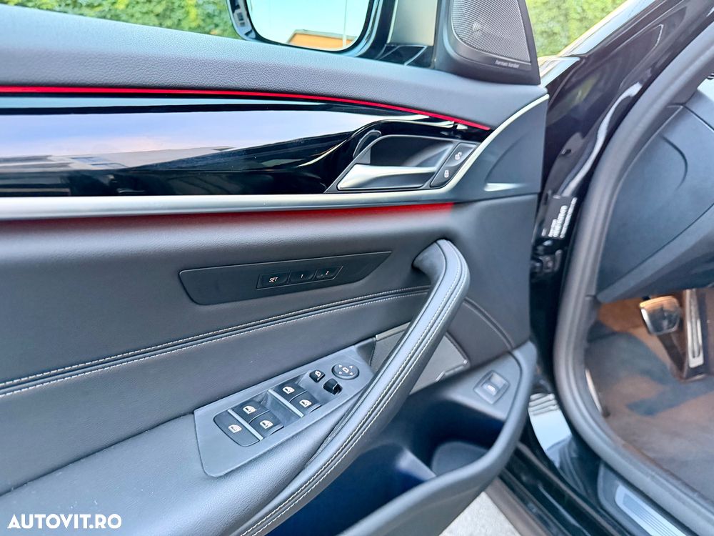 BMW M5 M550i xDrive AT - 17