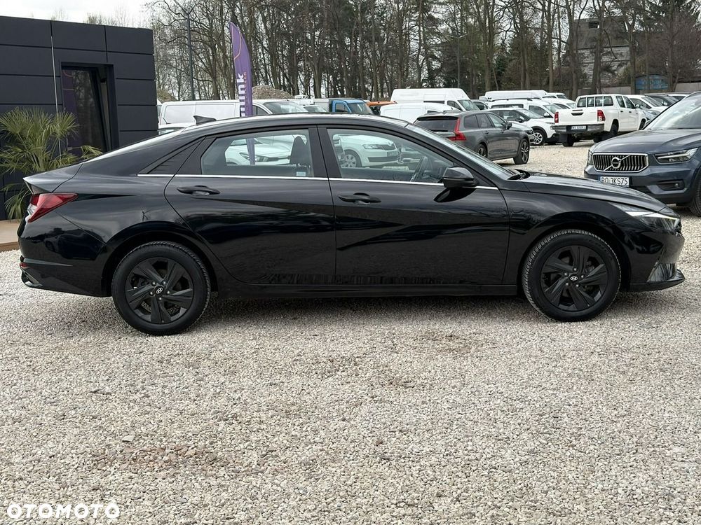 Hyundai Elantra - 2