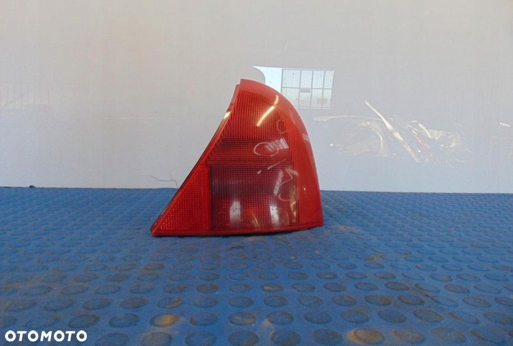 RENAULT CLIO II LAMPA PRAWA TYŁ. - 1