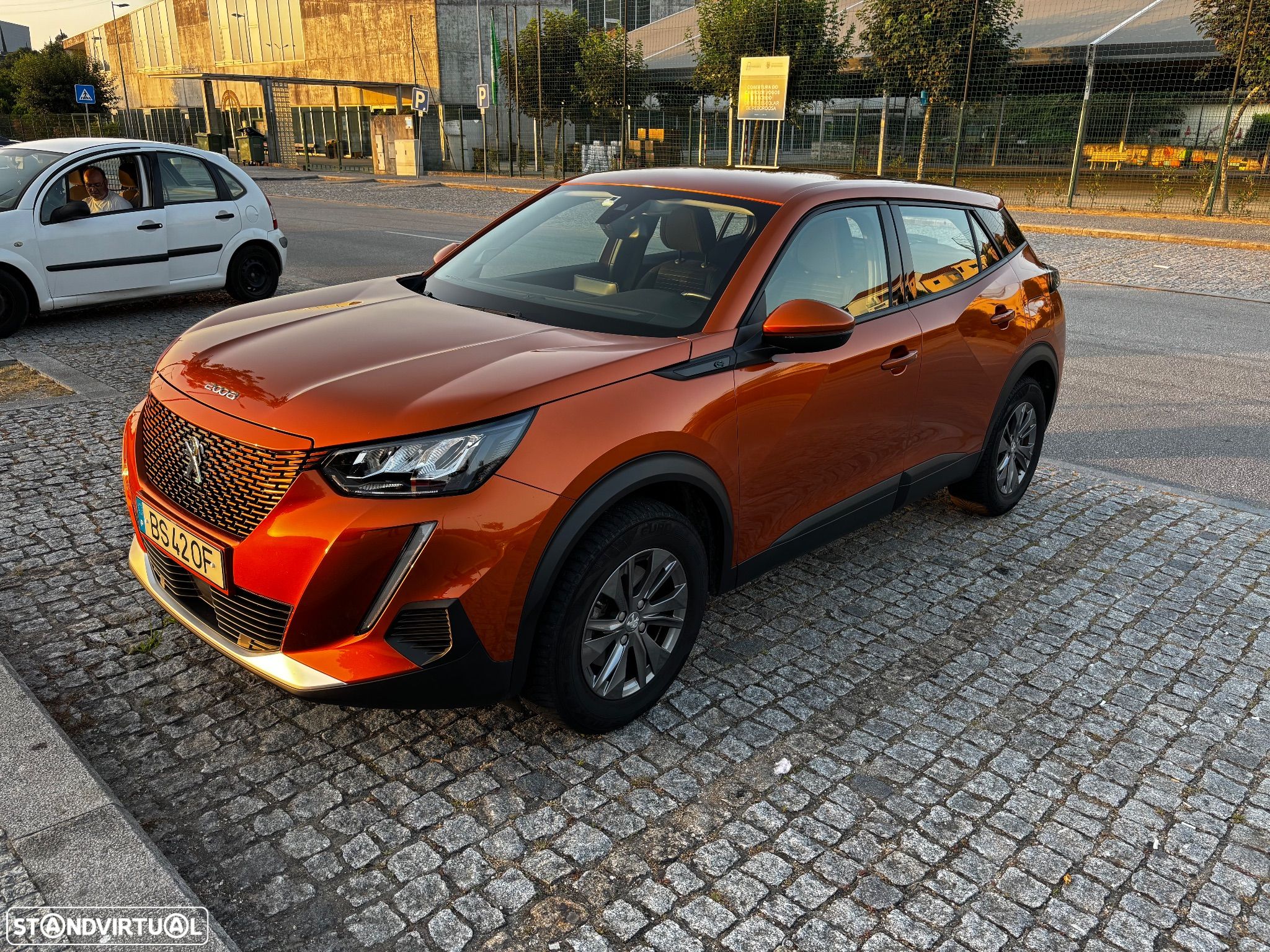 Peugeot e-2008 50 kWh Active Pack - 1