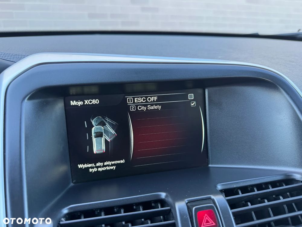 Volvo XC 60 D4 AWD R-Design Momentum - 32