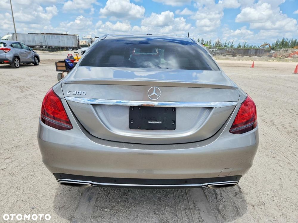 Mercedes-Benz Klasa C 300 9G-TRONIC - 7