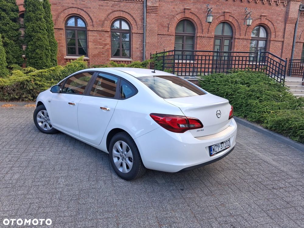 Opel Astra 1.6 Business EU6 - 16