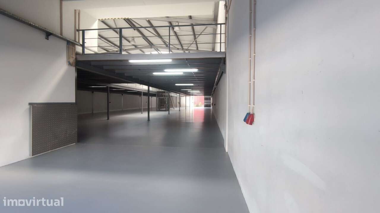 Espaço  para armazém ou atividade industrial - Grande imagem: 2/22