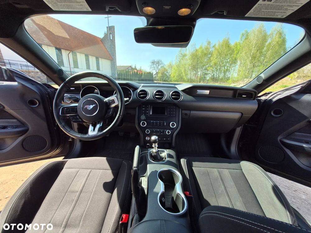 Ford Mustang - 24