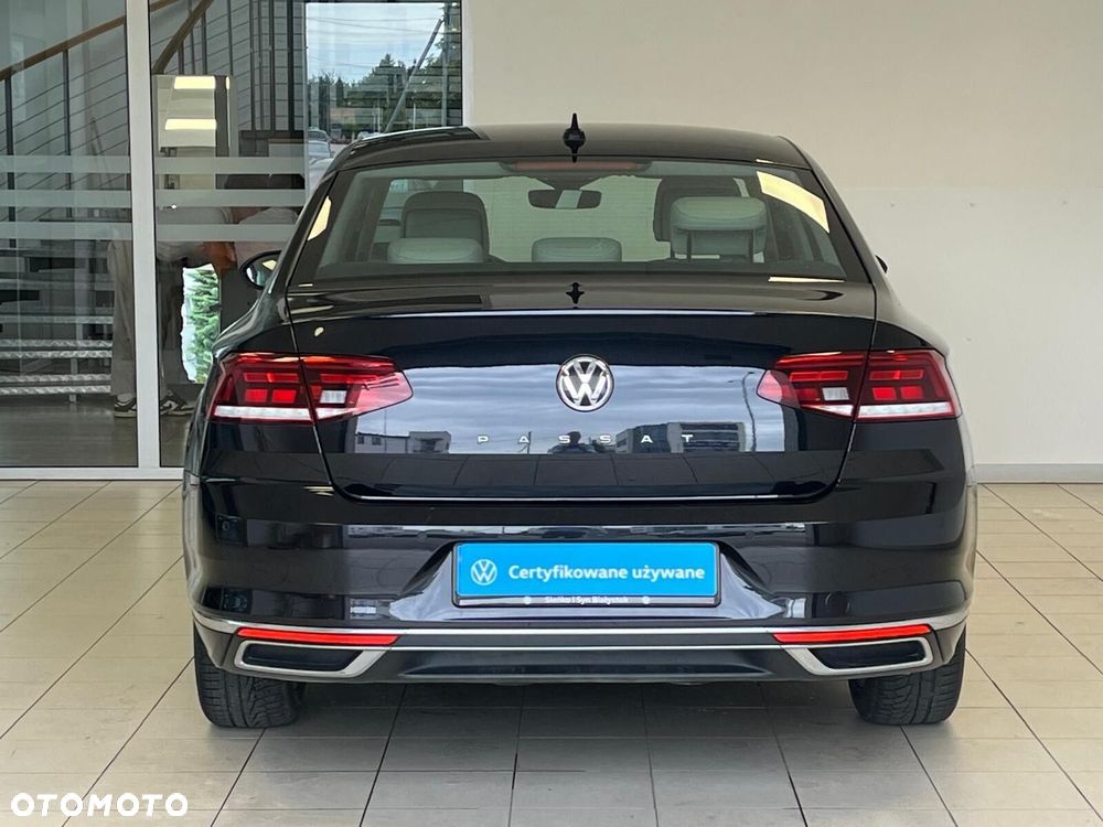 Volkswagen Passat 2.0 TDI Elegance DSG - 9