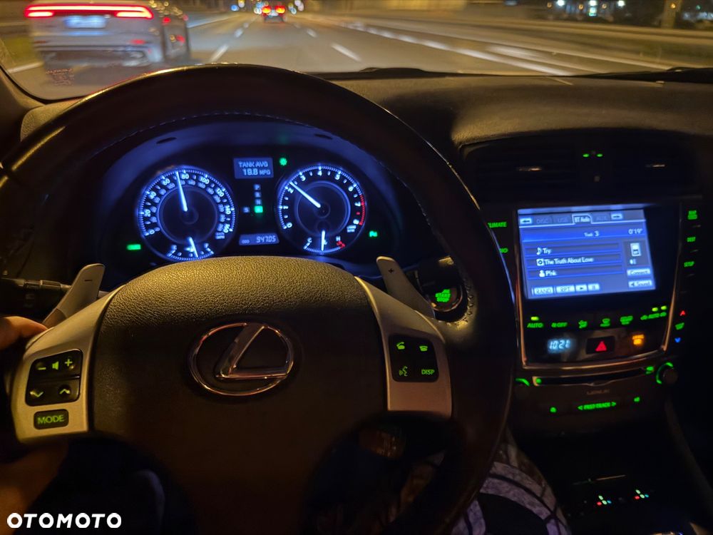 Lexus IS - 10
