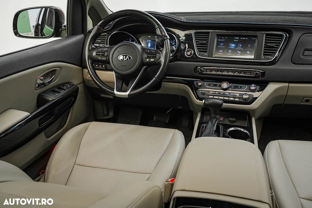 Kia Carnival - 24