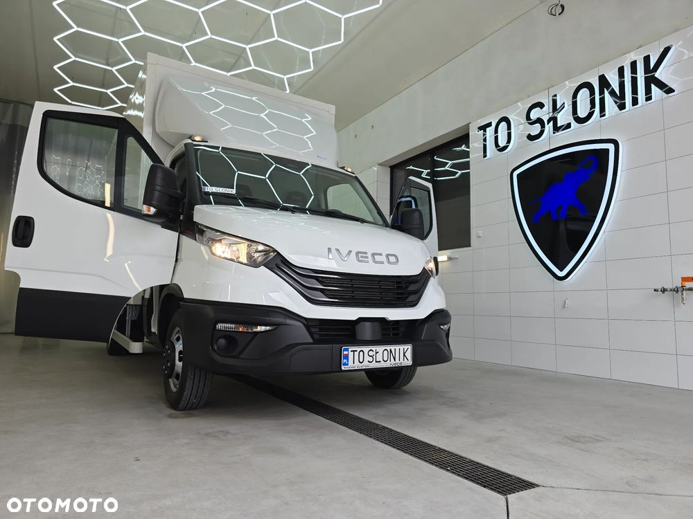 Iveco DAILY 35C16 / 50C16 KONTENER 8PALET WINDA DHOLLANDIA 750Kg 41Tyś km SERWIS ASO IVECO DO OSTATNIEGO Km STAN NOWY NOWY NOWY NA GWARANCJI BOGATA OPCJA WYPOSAŻENIA ASYSTENTY KIEROWCY TEMPOMAT KLIMA KAMERA COFANIA FOTEL KIEROWCY PNEŁMATYCZNY - 27