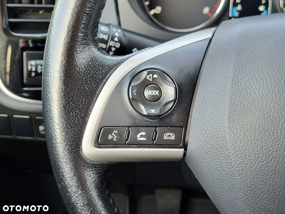 Mitsubishi Outlander - 25