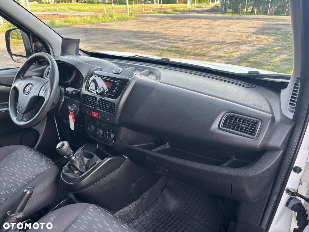 Opel COMBO MAXI - 16