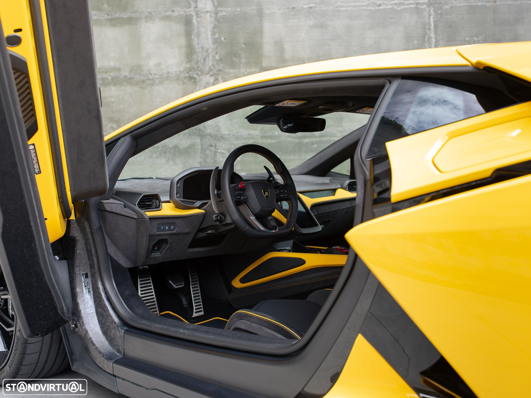 Lamborghini Revuelto - 27