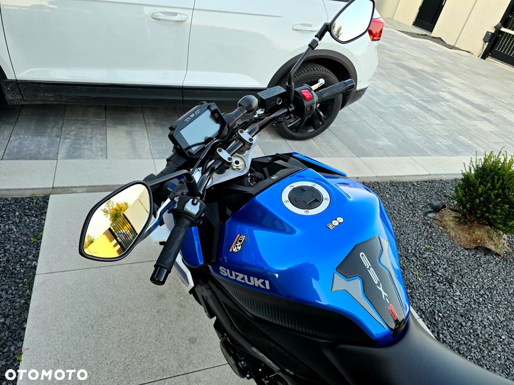 Suzuki GSX - 6