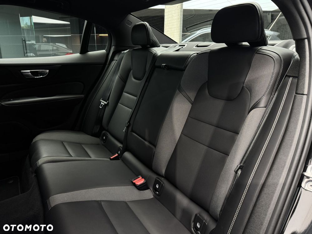 Volvo S60 T5 R-Design - 15