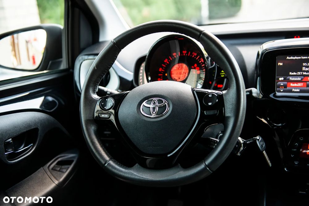 Toyota Aygo x-business - 25