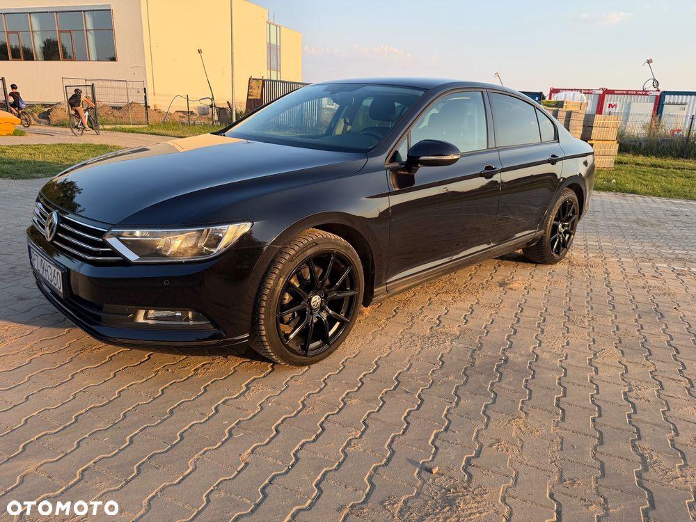 Volkswagen Passat - 1