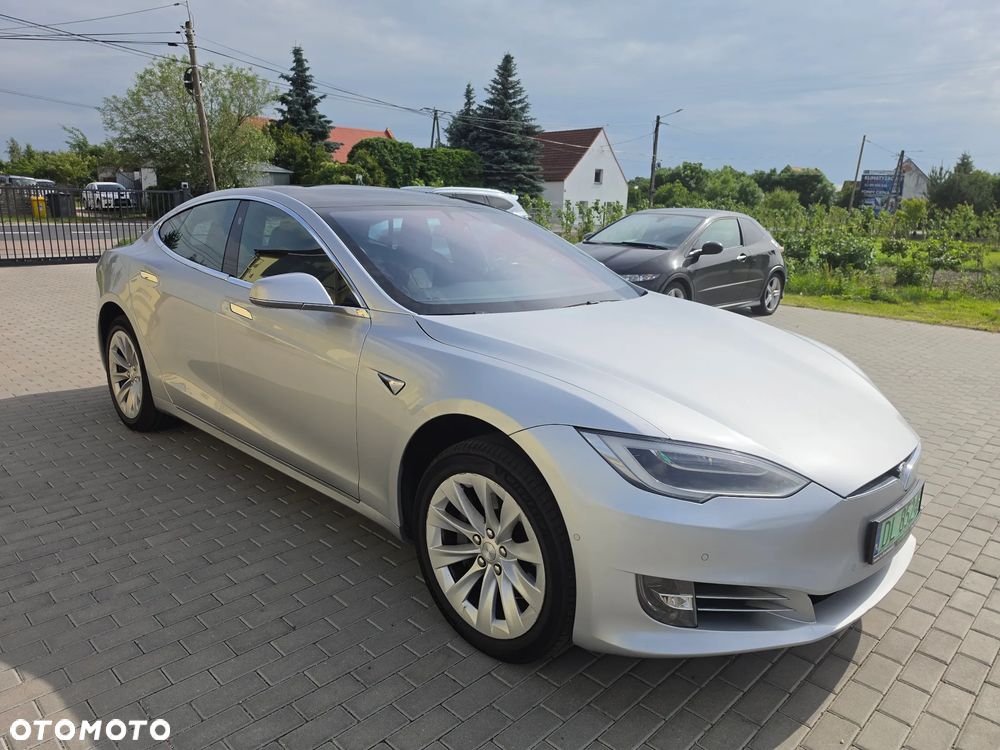 Tesla Model S - 3