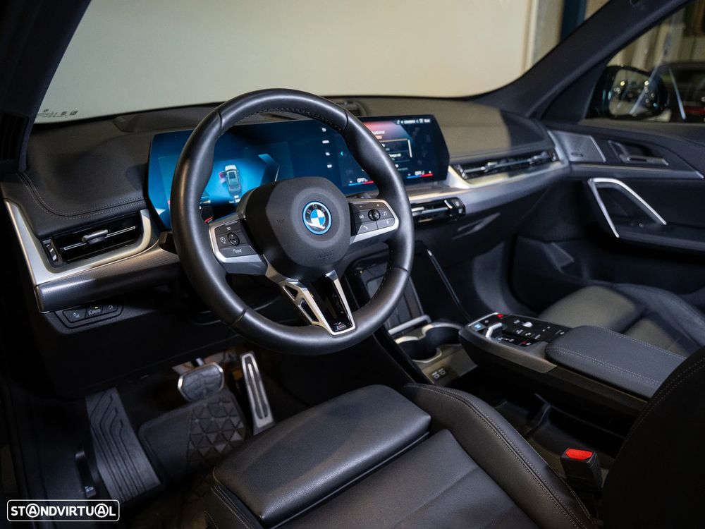 BMW iX1 eDrive20 Pack Desportivo M Pro - 7