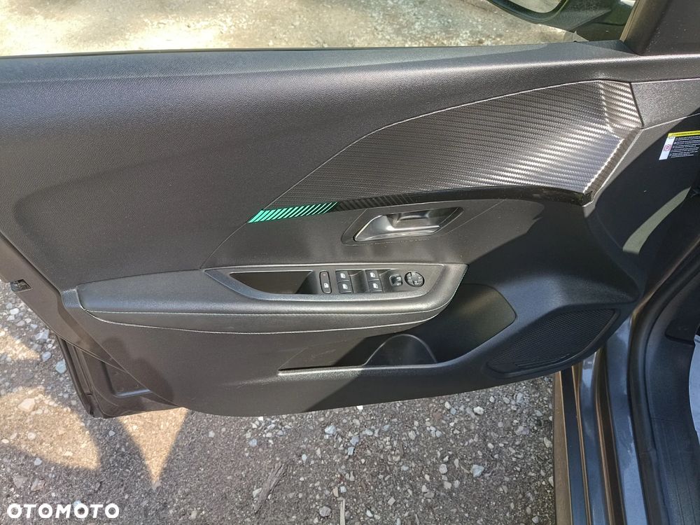 Peugeot 208 - 11