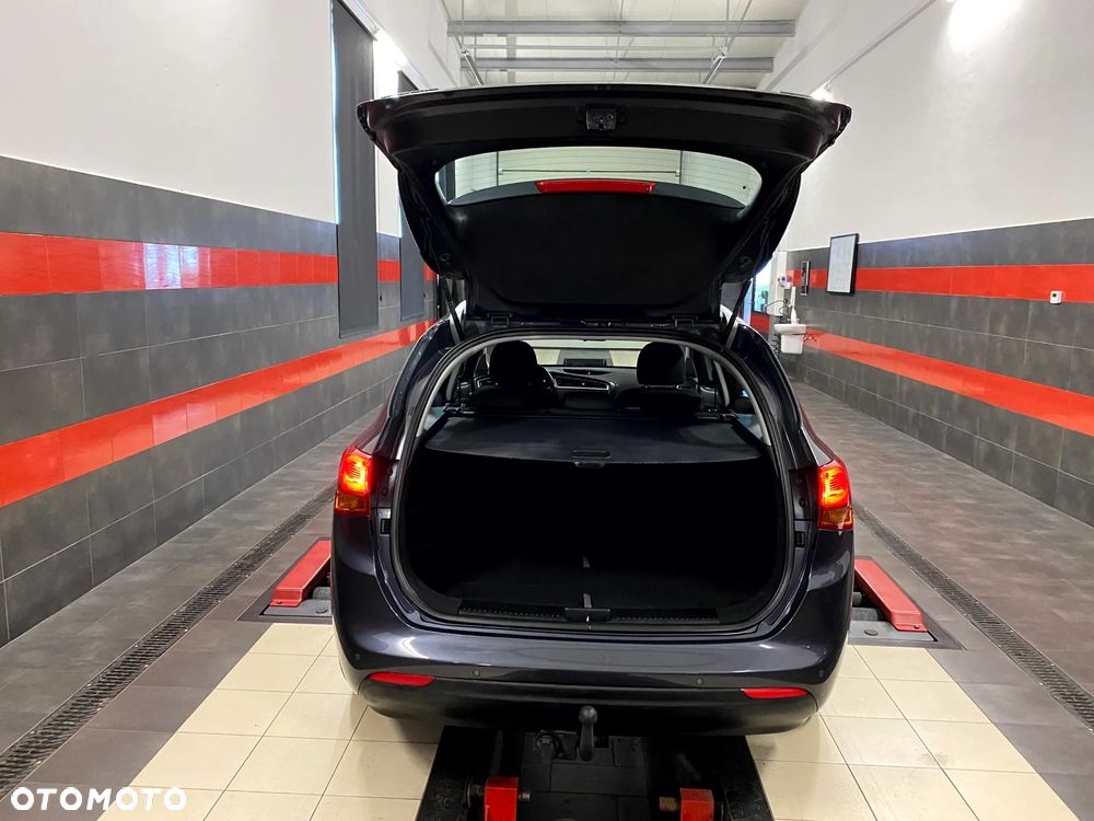 Kia Ceed 1.6 GDI ISG Platinum Edition - 12