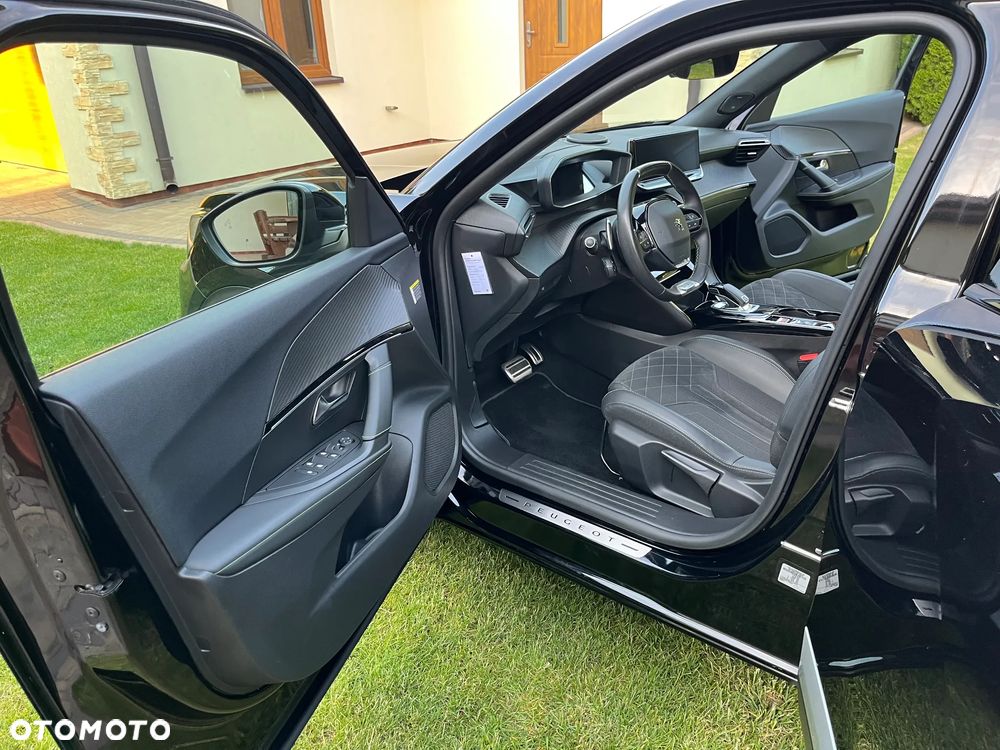Peugeot 2008 PureTech 130 EAT8 GT - 5